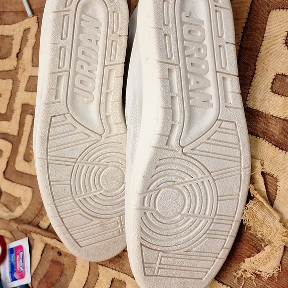 Nike Air Jordan's size 11. Off white. - Picture 7 of 8